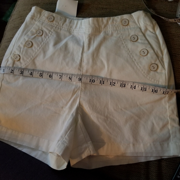 Super cute khaki shorts - Picture 7 of 7